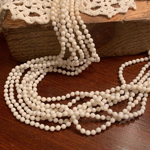 Vintage 8 Strand White Glass Bead Clasp Old Hollywood Style Necklace Jewelry - Picture 4 of 11
